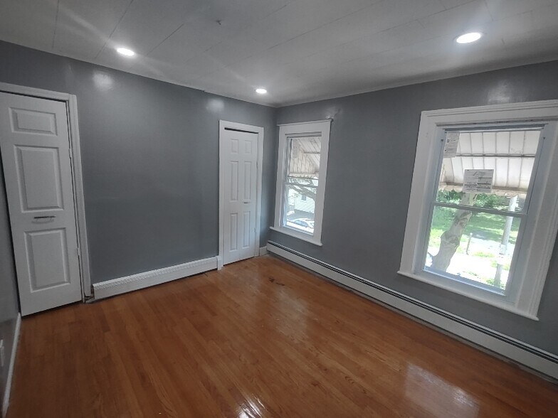 Primary Photo - 319 2nd St