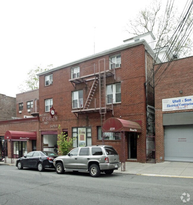 Primary Photo - Rivercourt West