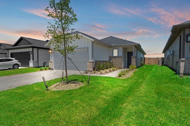 Building Photo - 18006 Lasso Mls Dr