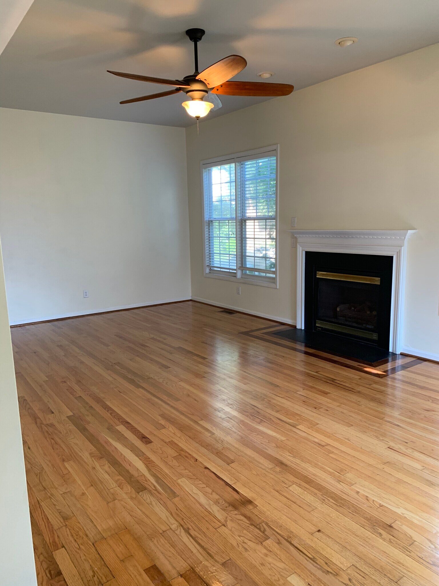 family room - 5420 Phillipsburg Dr