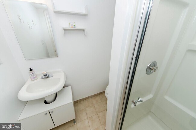 Building Photo - 628 Tazewell Rd NW