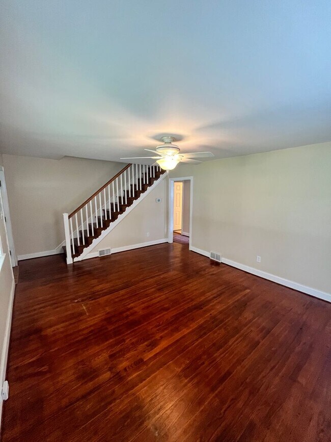 Building Photo - Welcome to 1826 Otts Chapel Road!