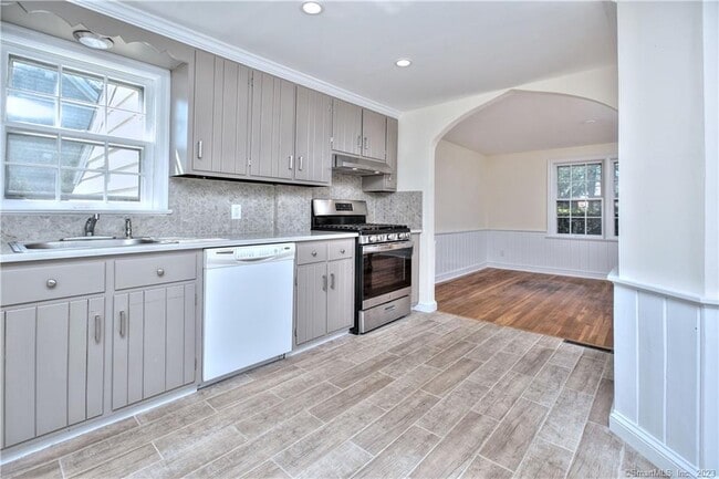 Building Photo - 30 Catherine St