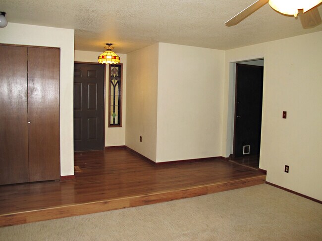 Building Photo - 601 NW Ensign Dr