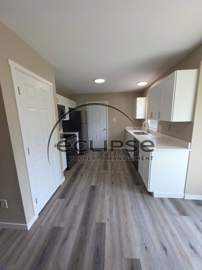 Building Photo - 721 Lee Dr