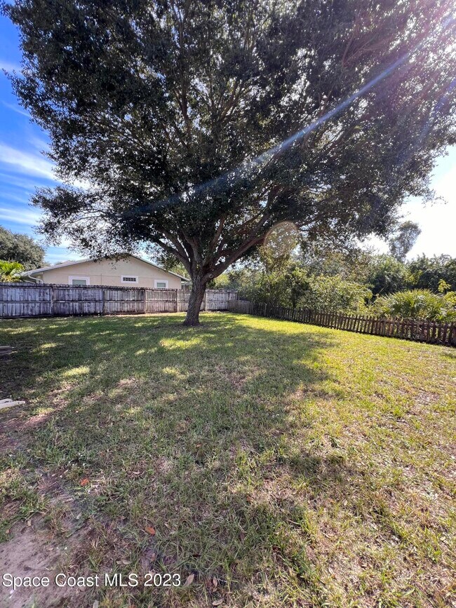 Building Photo - 117 Gator Dr