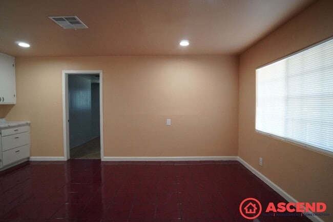 Building Photo - Charming 3 Bedroom in Delano!