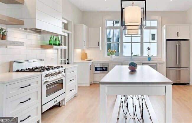 Building Photo - 740 Belt Loop SE