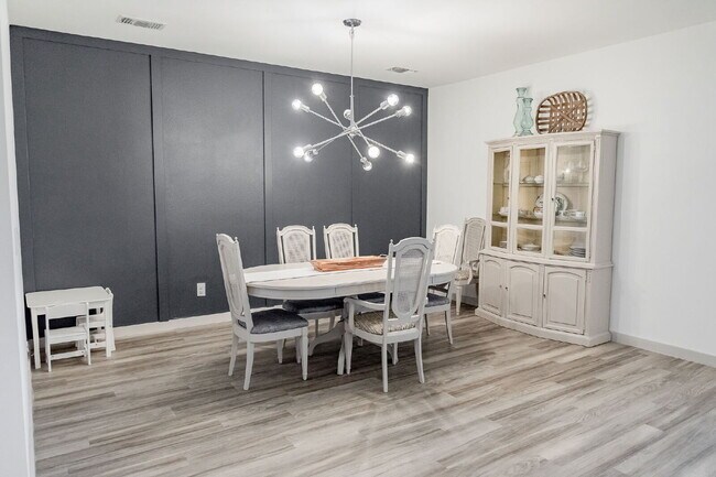 Building Photo - Gorgeous 4/2 in Cooper ISD