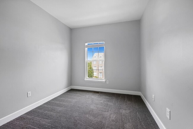 Building Photo - 3 BEDROOM, 4 BATHROOM TOWNHOME AVAILABLE MARCH 15th SUMMERFIELD RESIDENCES AT VICTORY PROMENADE!