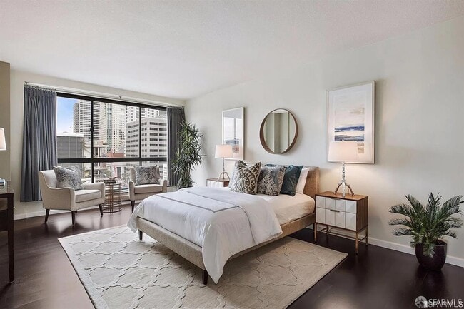 Building Photo - 300 3rd St