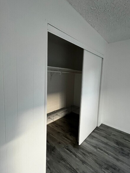 Building Photo - 12829 Doty Ave