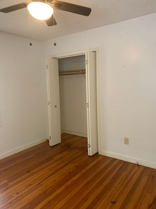 Building Photo - 718 Poplar Grove Rd