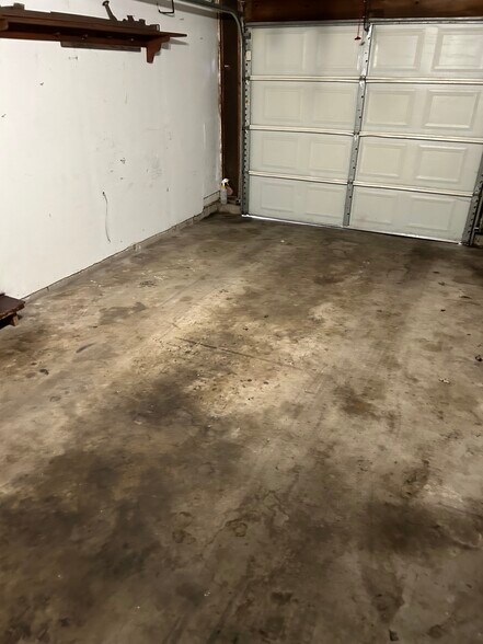 Building Photo - 1654 Bluebird Dr