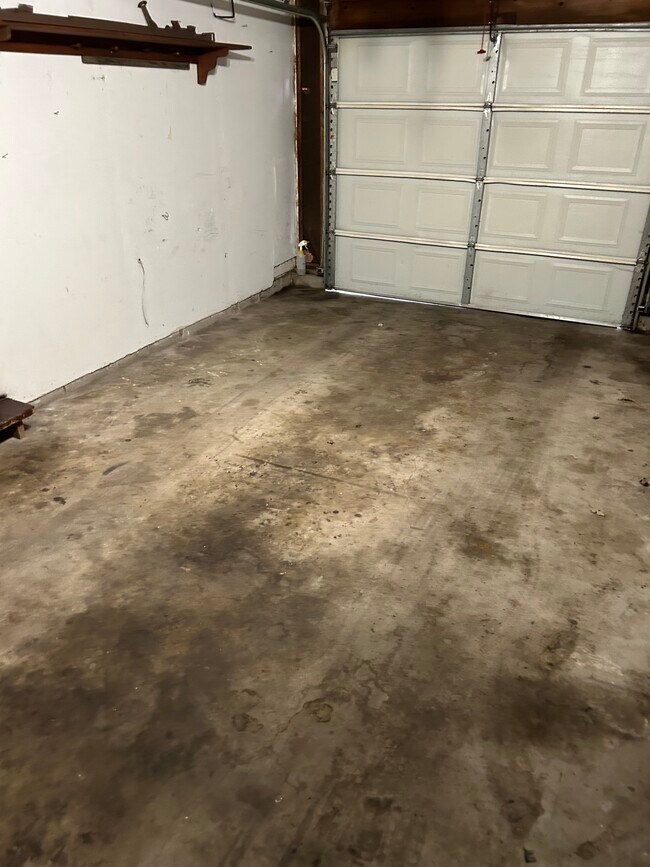 Building Photo - 1654 Bluebird Dr