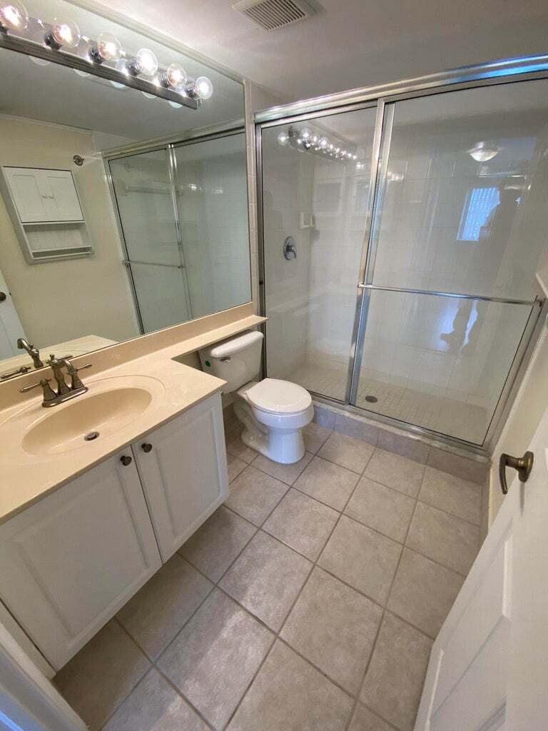 Building Photo - 1100 Crestwood Ct S