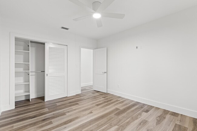 Building Photo - 11311 Pond View Dr
