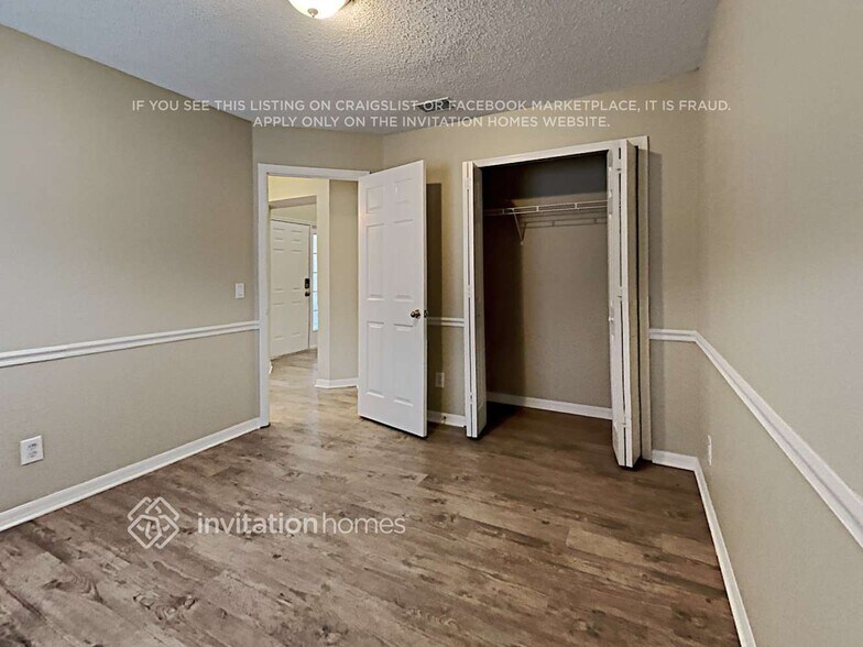 Building Photo - 13768 Meadowpark Ave