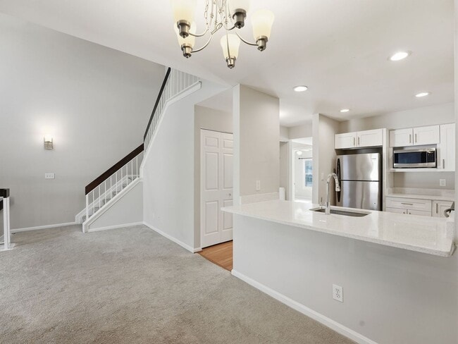 Building Photo - Perfectly situated in the highly sought-after Ponds of Centreville community!