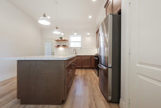 Building Photo - 2303 Cunningham Dr