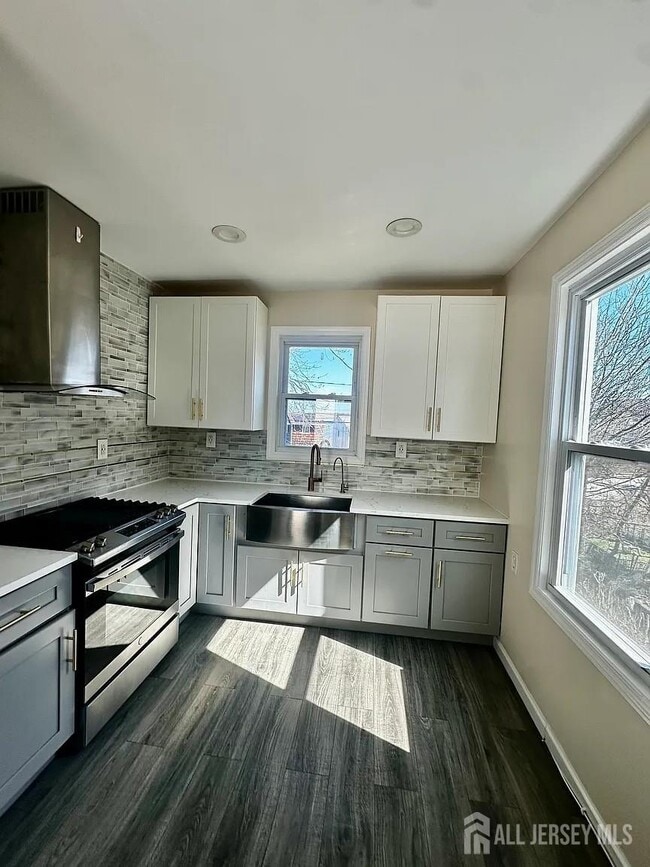 Building Photo - 483 East Ave