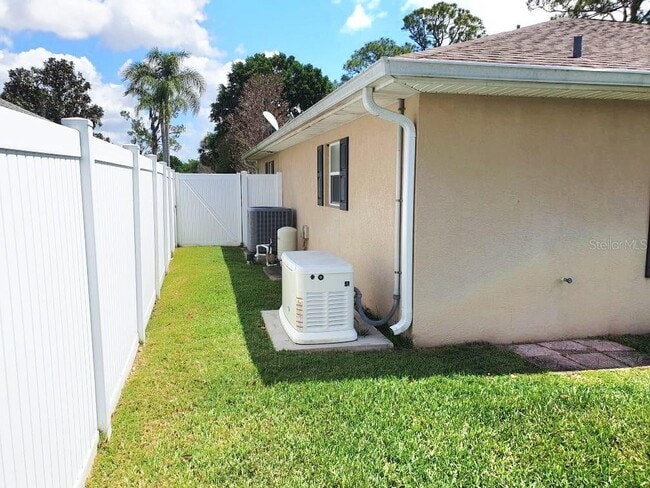 Building Photo - 4031 Santa Barbara Dr