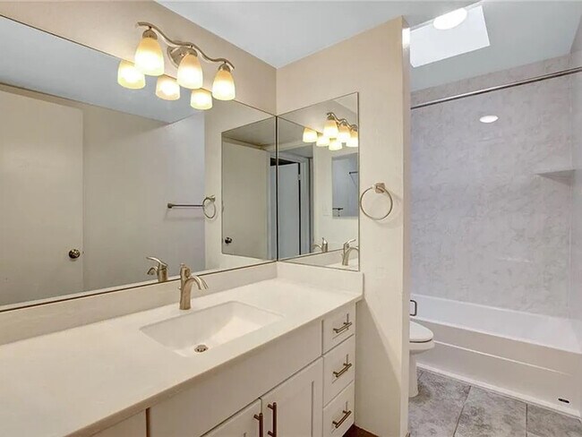 Building Photo - 870 Avenue B