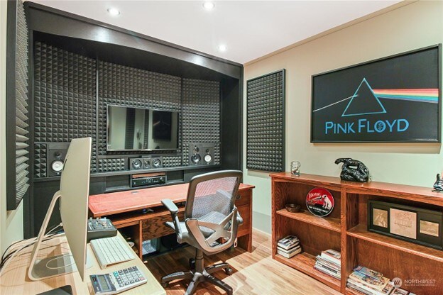 Building Photo - 8019 57th Dr NE