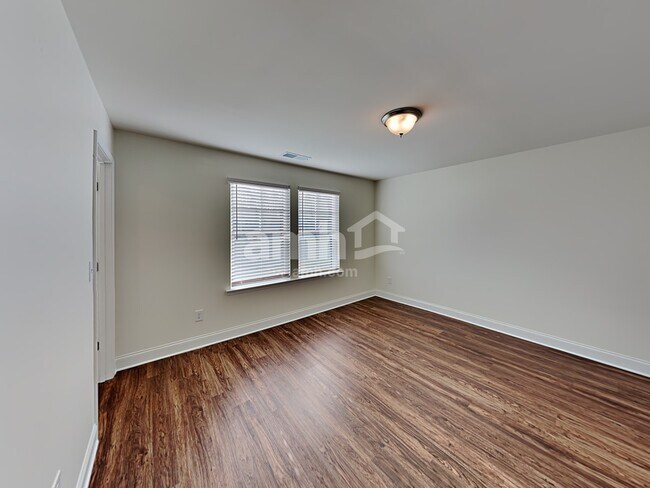 Building Photo - 320 Bourne St