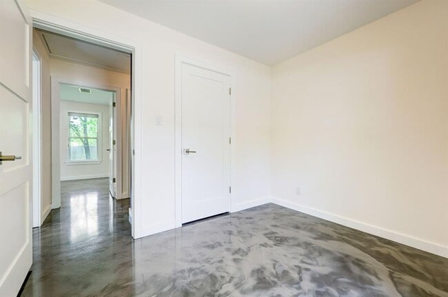 Building Photo - 3100 Ray Wood Dr