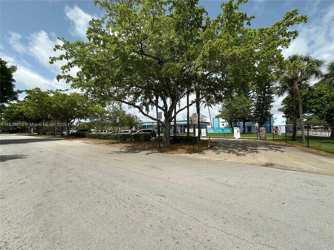 Building Photo - 260 SW 8th St