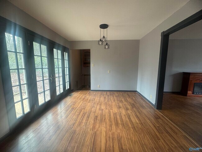 Building Photo - 9527 Hemlock Dr SE