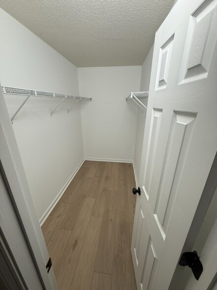 Building Photo - 235 Frontier Dr