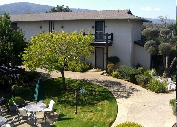 Building Photo - Twelve Oaks Apartments