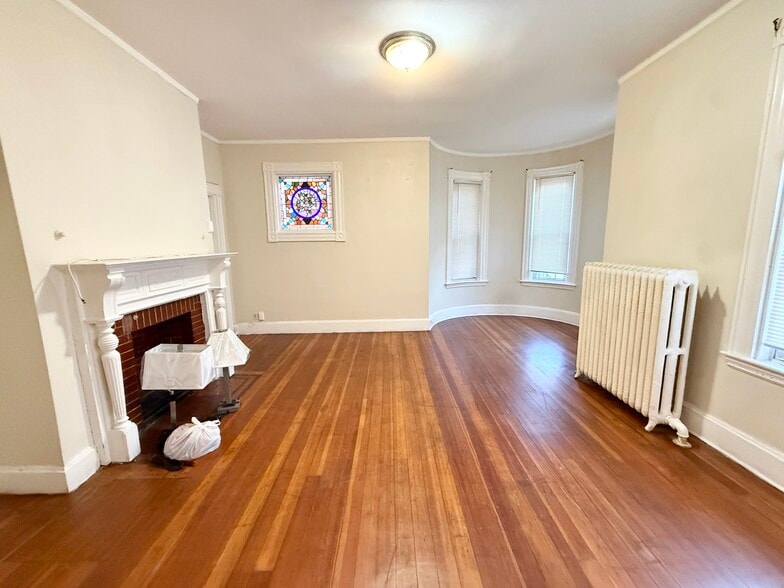 Building Photo - 6 Aspen St