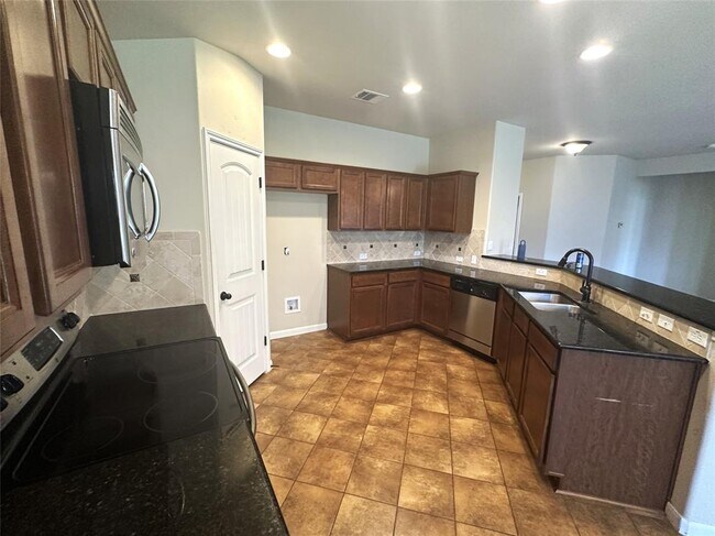 Building Photo - 7714 Squirrel Hollow Dr
