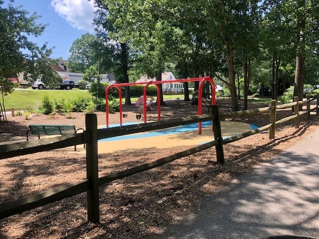 Building Photo - 117 E Circle Dr