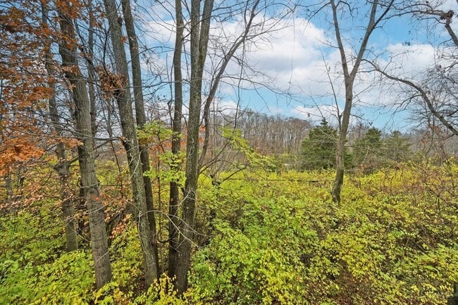 Building Photo - 920 Woodlyn Dr N