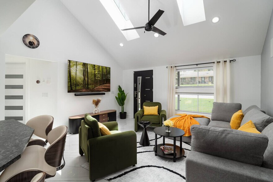 Building Photo - 4016 Eaton Dr