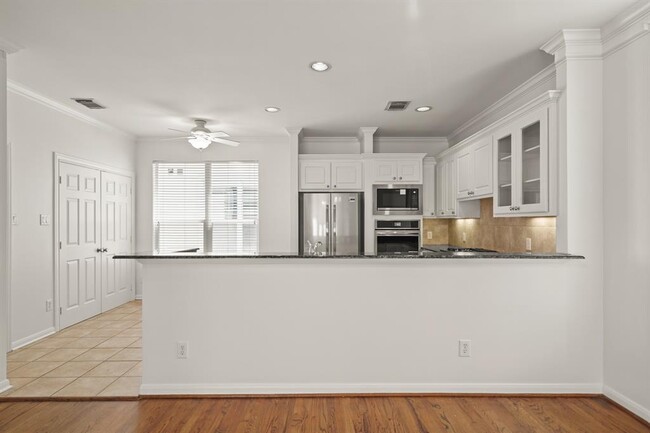 Building Photo - 1509 Roy St