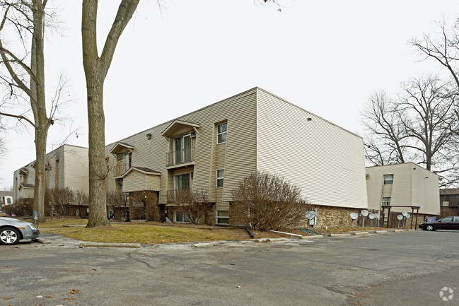 Building Photo - Fox Run Apartments