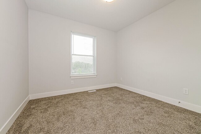 Building Photo - NEW PRICE!!!  Don't miss out.