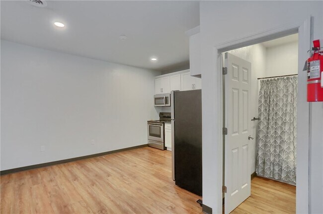 Building Photo - 526 Fallowfield Ave