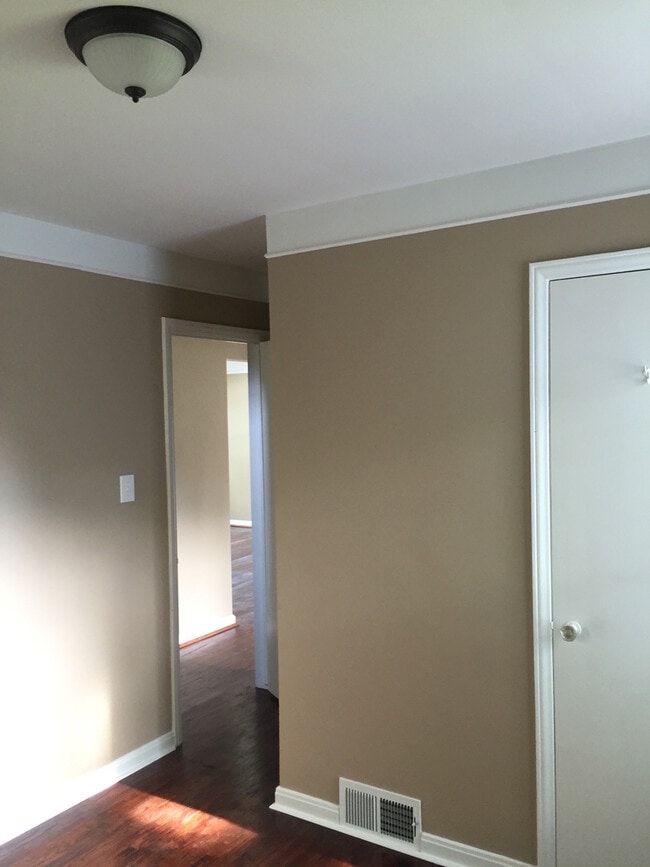 Building Photo - Cozy 3 bedroom 2bath Bungalow in nice Redford neighborhood