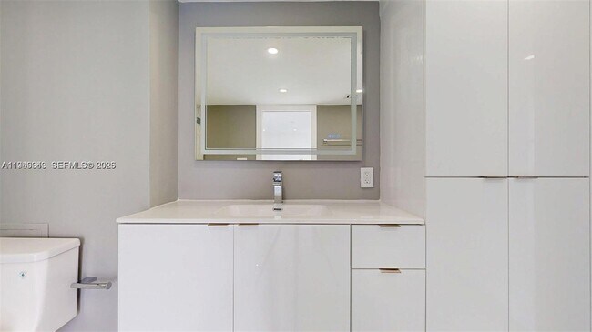 Building Photo - 3625 N Country Club Dr