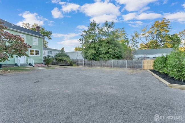 Building Photo - 15 N Main St