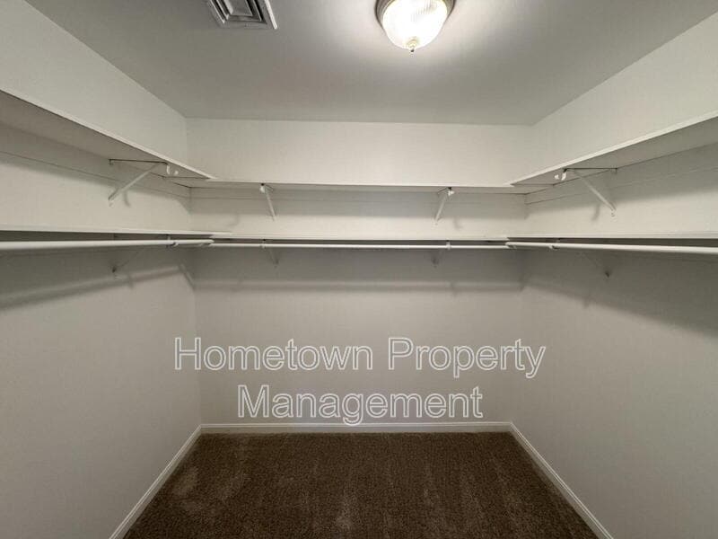 Building Photo - 112 Hawk Ct