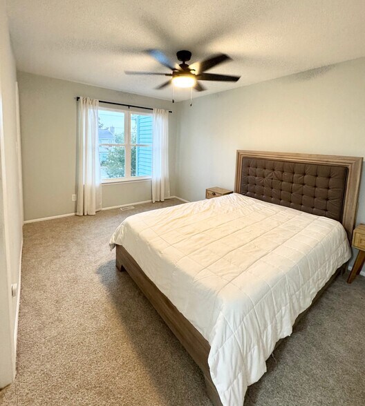Building Photo - 3675 Sylvan Ln