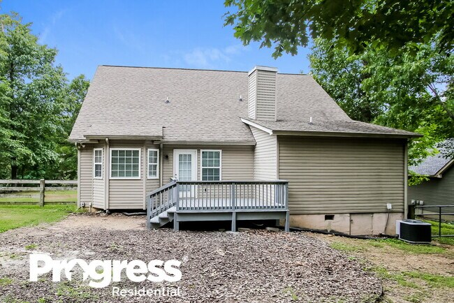 Building Photo - 305 Talon Dr SE