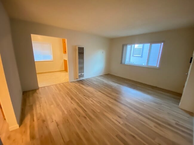 Building Photo - 341 Williams St